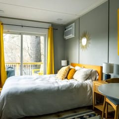 Modern Tiny House | Hot Tub, Sauna, River & Views
