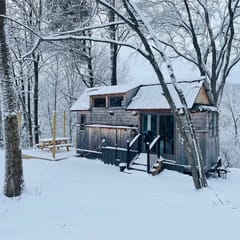 Caboose Tiny Home on river with hot tub near Stowe