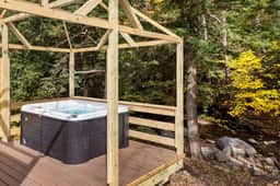 2BR Riverside Suite @ Smuggs w/ Saunas & Hot Tub