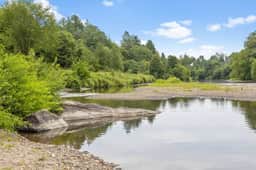 Chic River Glamping Tent by Stowe Hot Tub & Sauna
