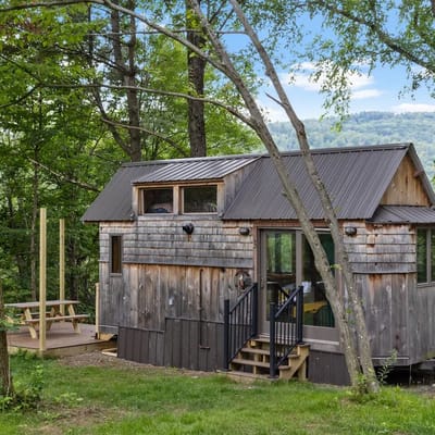 Caboose Tiny Home on river with hot tub near Stowe