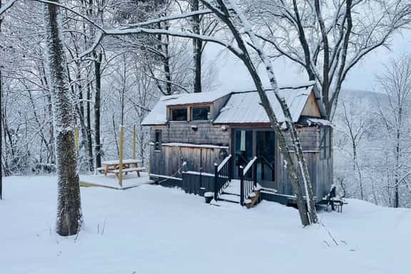 Caboose Tiny Home on river with hot tub near Stowe - Image 1