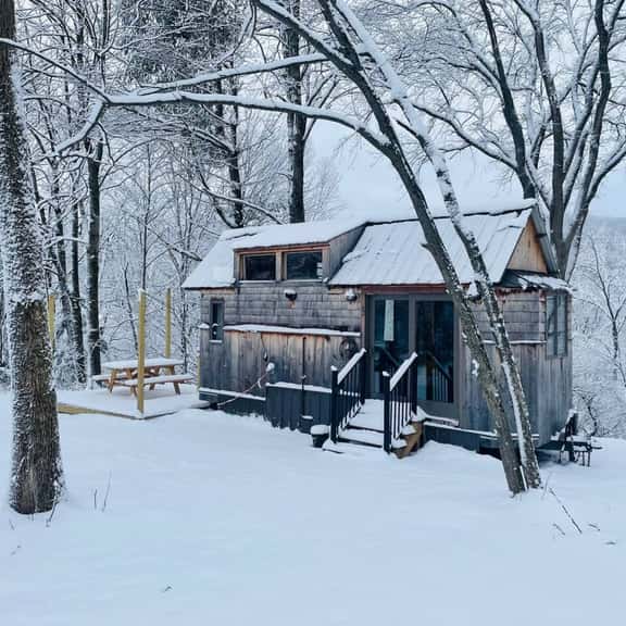 Caboose Tiny Home on river with hot tub near Stowe - Image 1