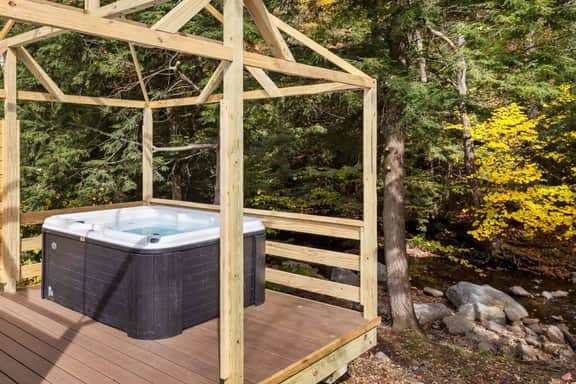 2BR Riverside Suite @ Smuggs w/ Saunas & Hot Tub