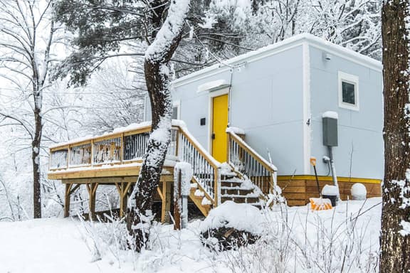 Modern Tiny House | Hot Tub, Sauna, River & Views