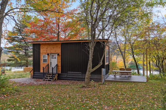 River's Edge Tiny House w/ Hot Tub & Sauna